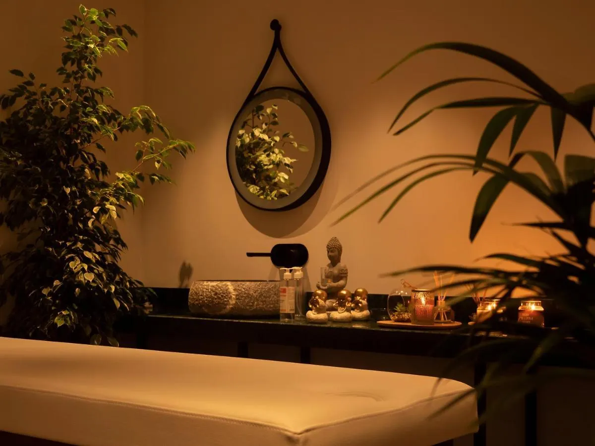 Moncafe Boutique Hotel & Spa 地拉那 4*,